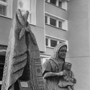 Ján Sanitrár: Matka s dieťaťom pri kolíske (1976)