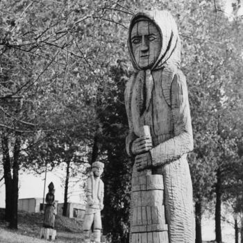 Mária Hrabinská: Žena s múteľničkou (1984)