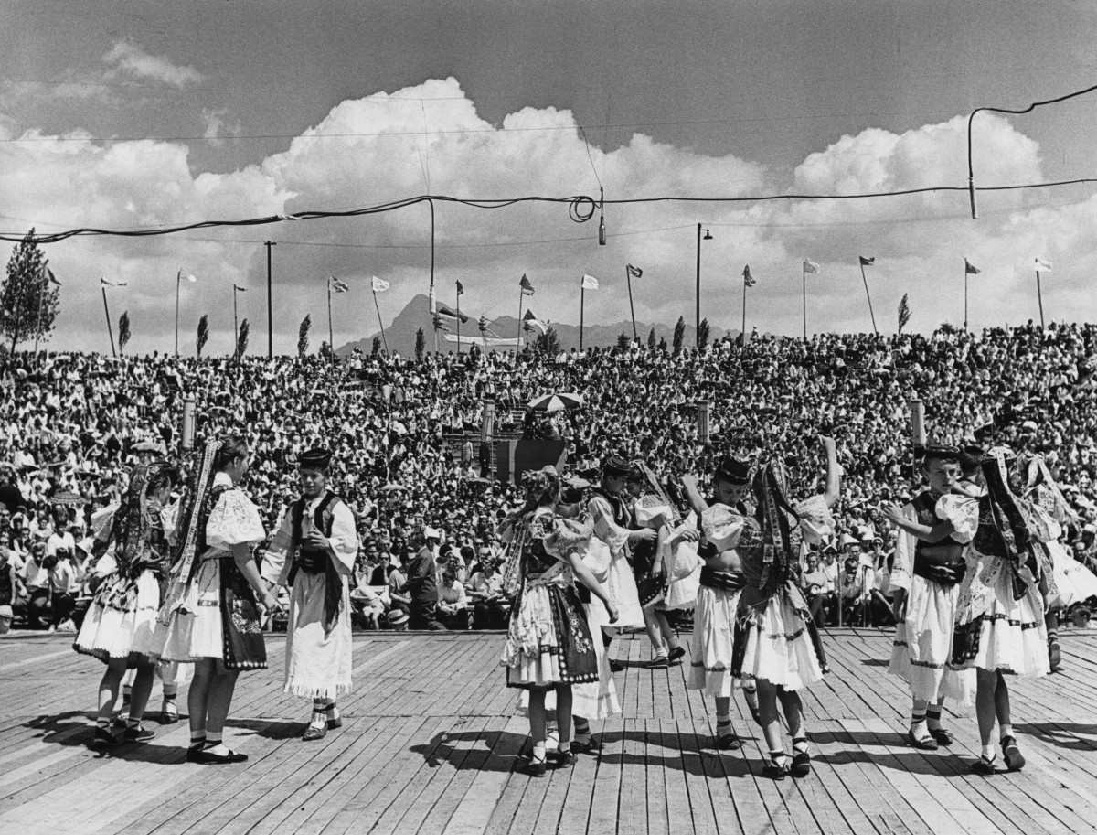 Vystúpenie DFS Dolina zo Slatinských Lazov, r. 1968